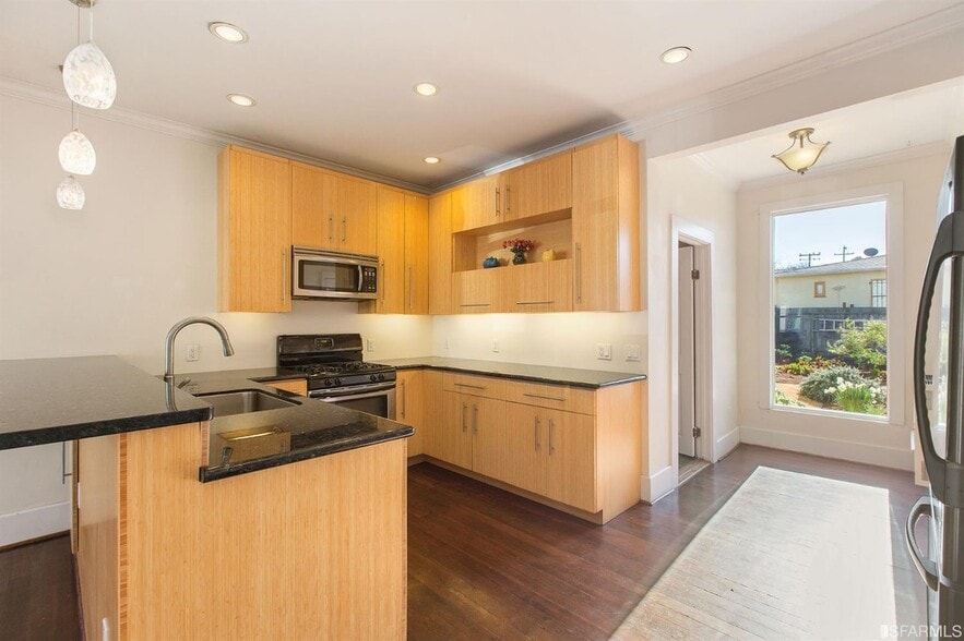 Building Photo - 1258 67th St