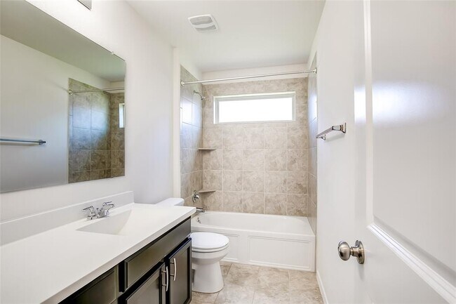 Building Photo - 908 Wolcott Dr