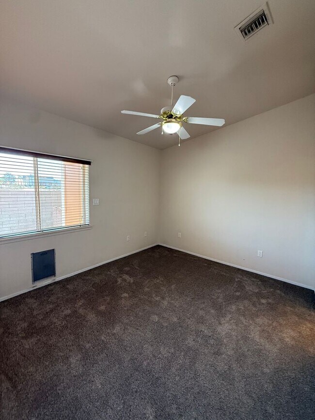 Building Photo - Yuma Meadows Townhouse - Furnished or Unfurnished