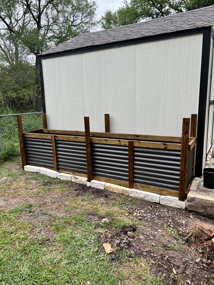 Building Photo - 124 Oak River Dr