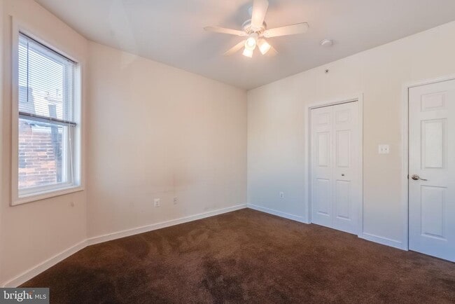 Building Photo - 910 S Charles St