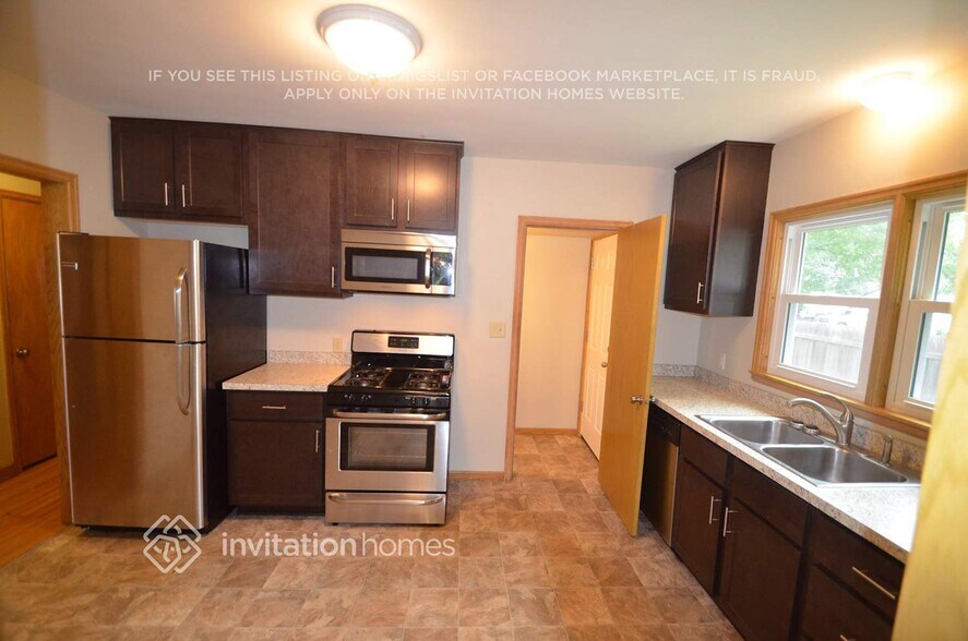 Building Photo - 3058 NE Stinson Blvd