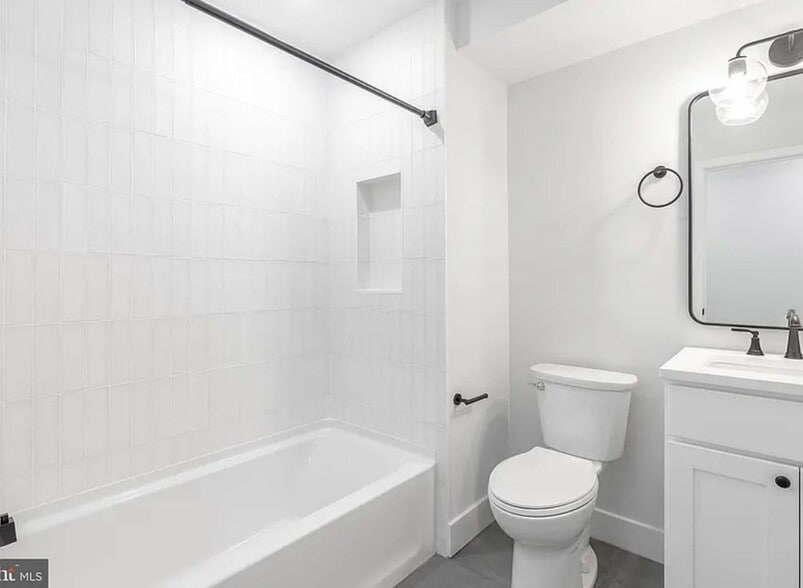 Building Photo - 2055 E Rush St