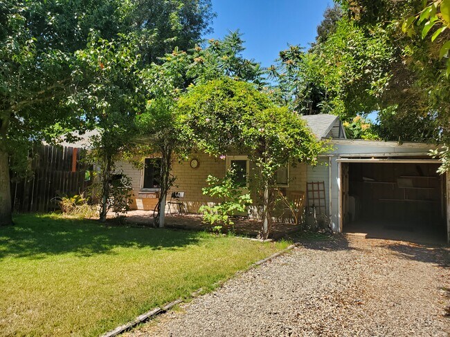 Front porch and attached garage - 23501 Collins St