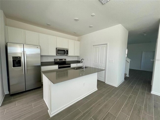 Building Photo - 13850 Title Wy