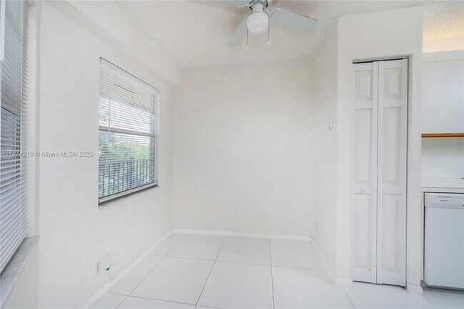 Building Photo - 1251 SW 125th Ave
