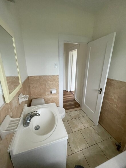 Building Photo - 38 Feiner Pl