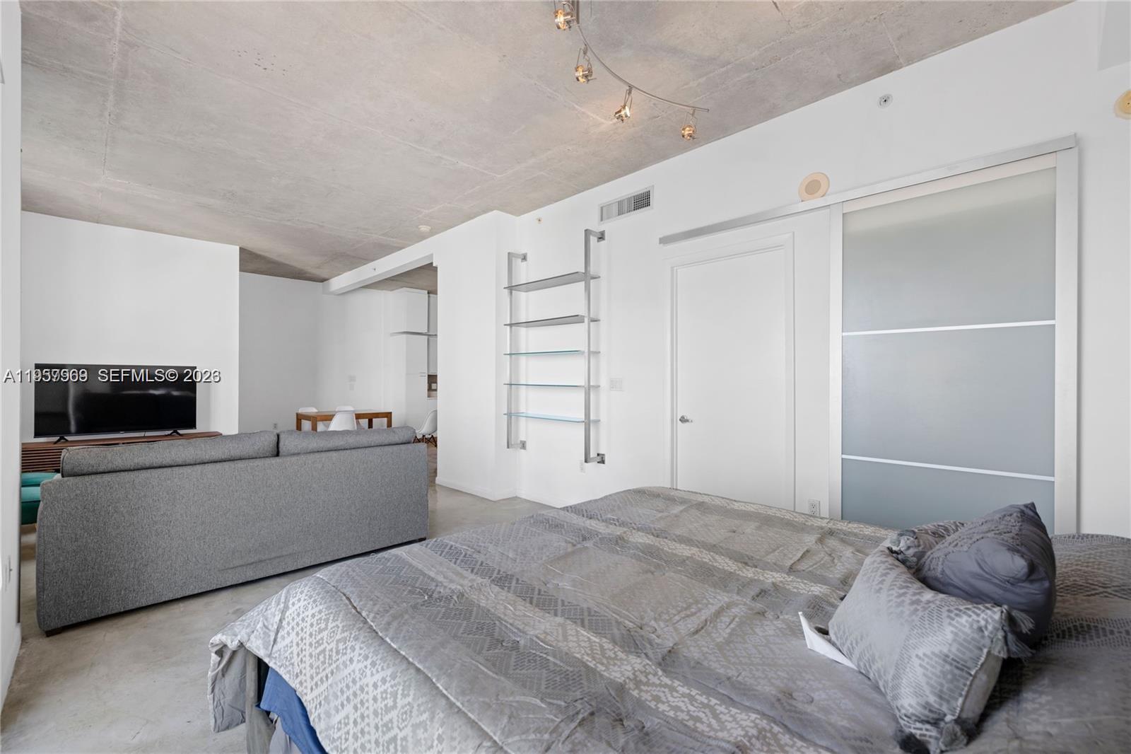 Building Photo - 234 NE 3rd St