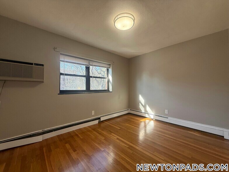 Building Photo - 264 Grove St