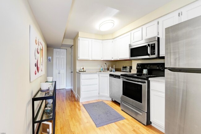 Building Photo - 9801 Ventnor Ave