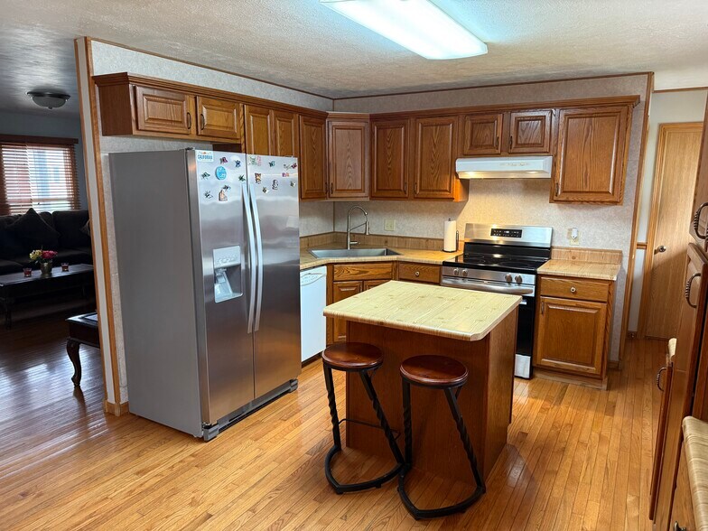 Building Photo - 2225 Yount St