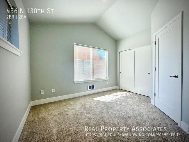 Building Photo - 456 N 130th St