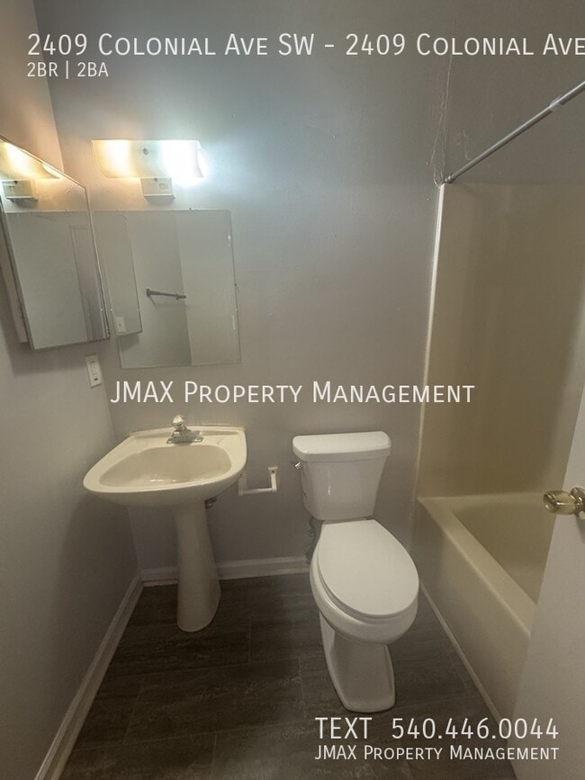 Building Photo - 2409 Colonial Ave SW