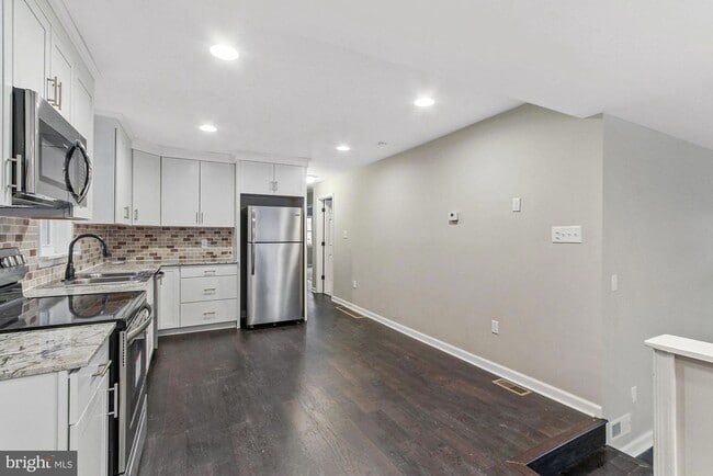 Building Photo - 1144 3rd St