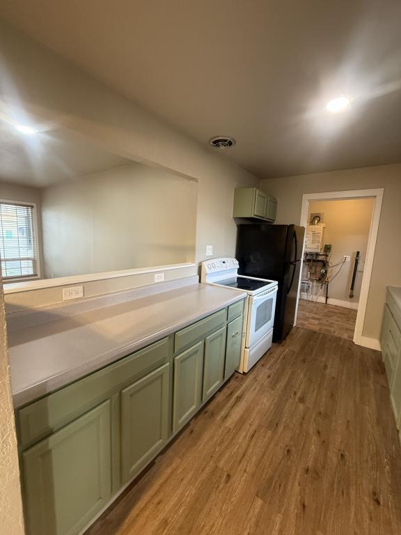 Building Photo - 1934 Crest St