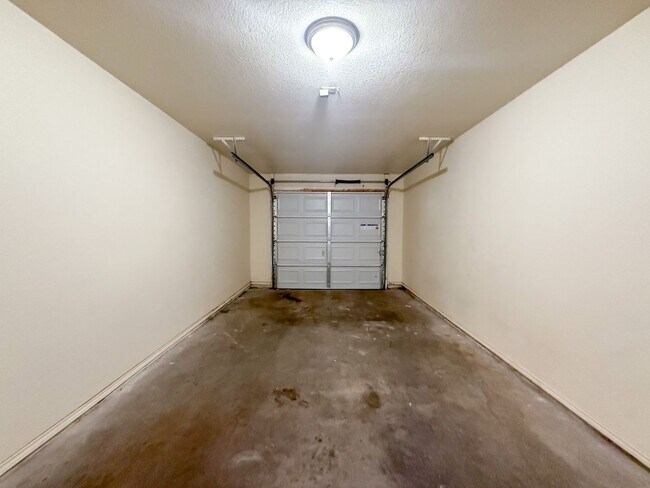 Building Photo - 4202 Jeff Scott Dr