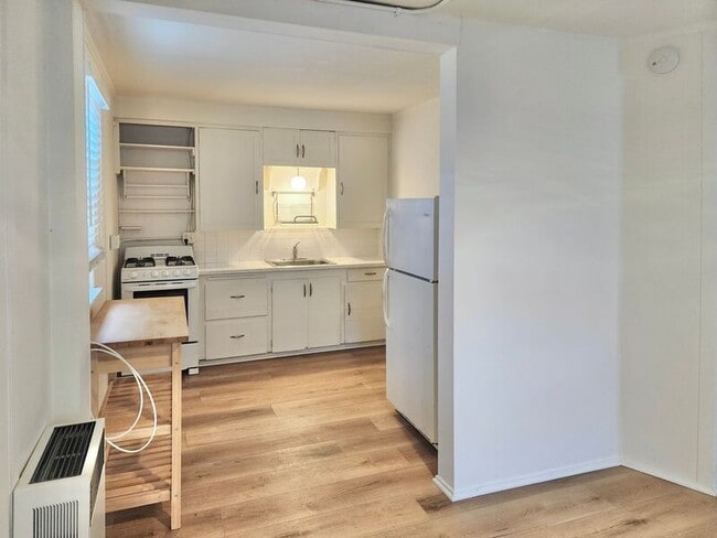 Building Photo - 258 Center St