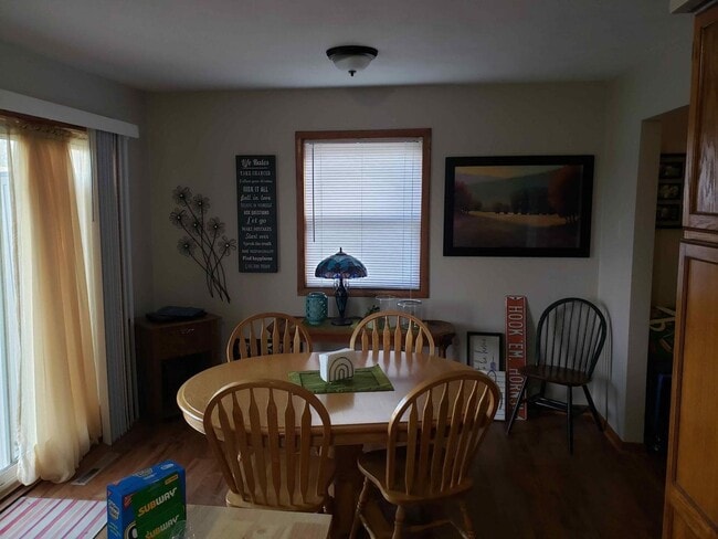 Building Photo - 1122-1124 Waunakee Duplex