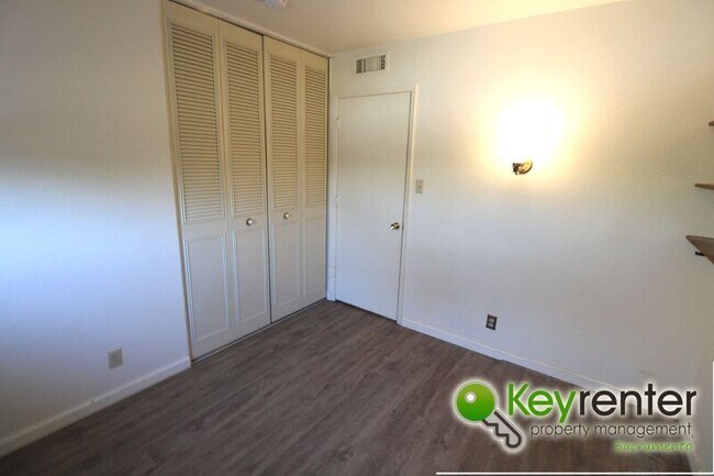 Building Photo - 2308 Rogue River Dr