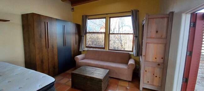 Building Photo - 608 Alicia St