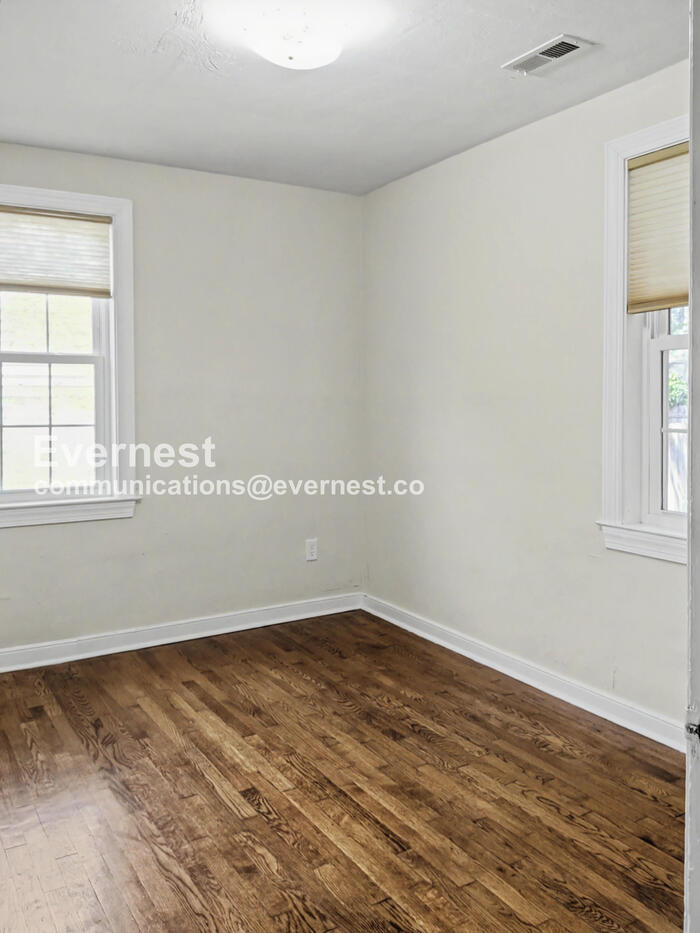 Building Photo - 907 Coleman Dr