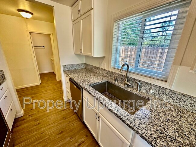 Building Photo - 1516 Yale Ct