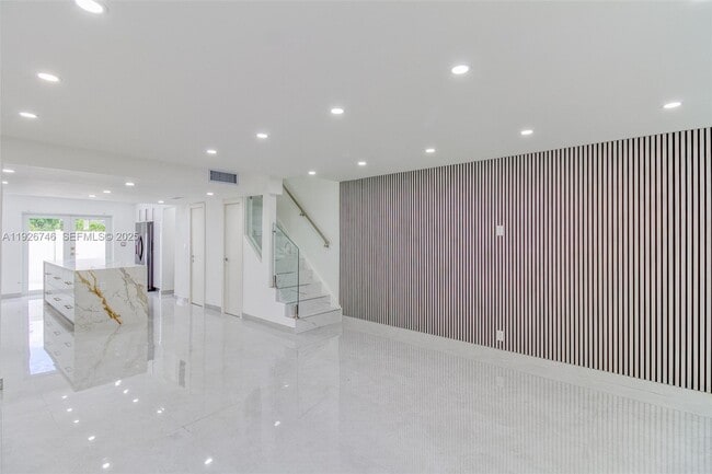 Building Photo - 5235 SW 40th Ave