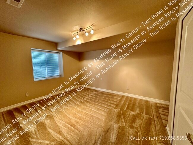 Building Photo - 266 All Sky Dr