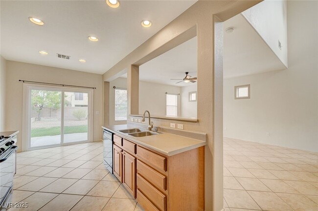 Building Photo - 9408 Santana Siesta Ave