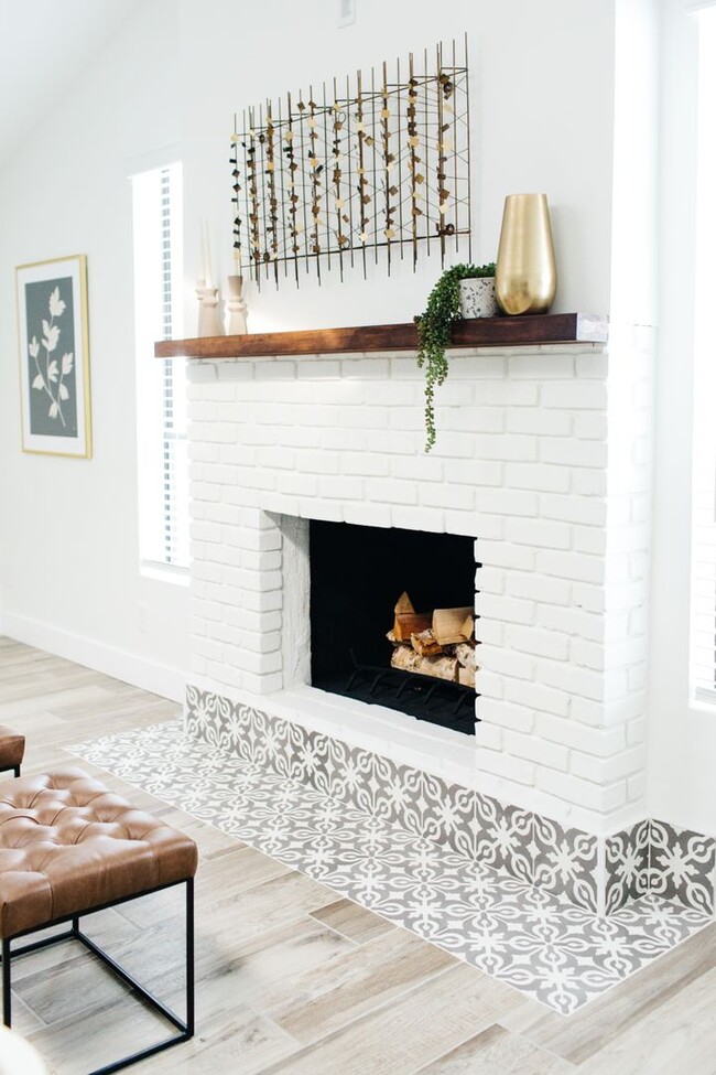Building Photo - Stunning Remodel near Old Town!