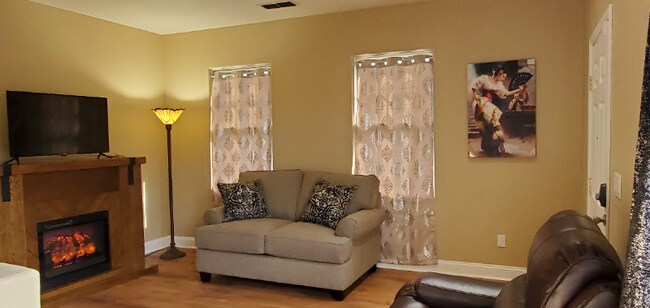 Building Photo - 1105 Promenade St