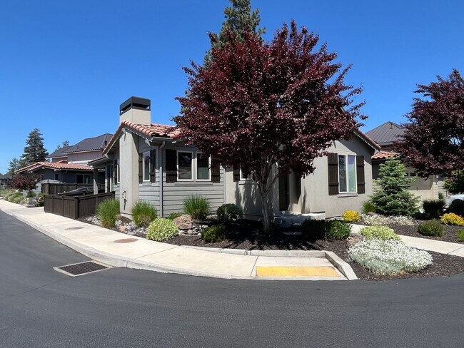 Building Photo - Single Level Home in Unique Bend Neighborhood