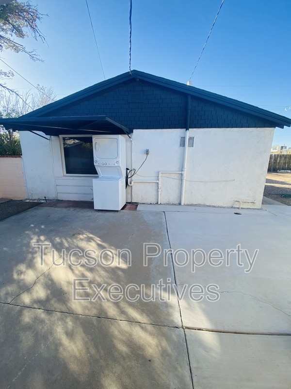 Building Photo - 2126 E Silver St