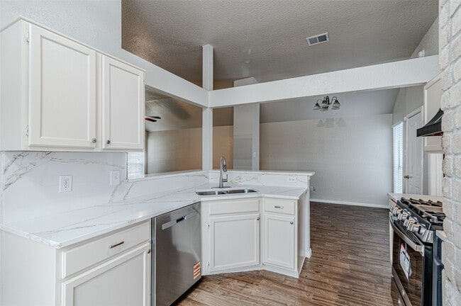 Building Photo - 1710 Blindlake Dr