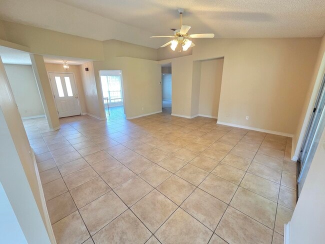 Building Photo - 7436 Woodmont Rd