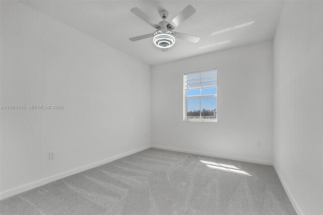 Building Photo - 2425 SE 28th Dr