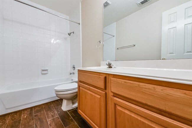 Building Photo - 17515 Fairgrove Park Dr
