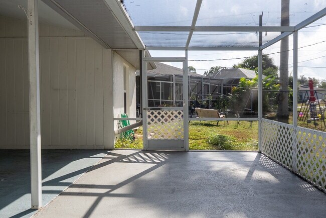 Building Photo - RENT THIS HOME WITH ZERO DEPOSIT