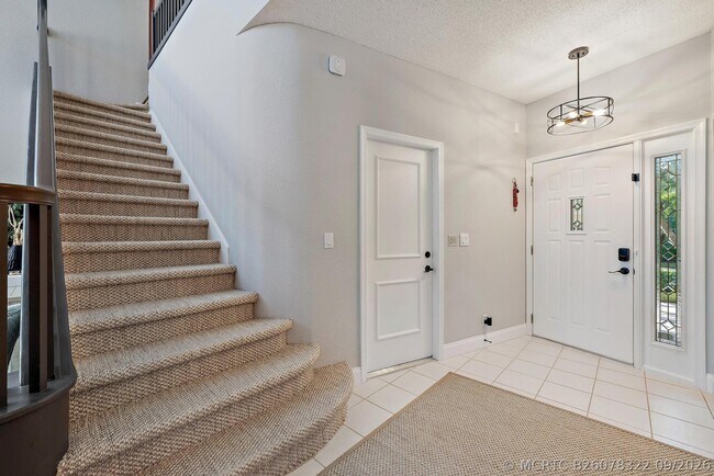 Building Photo - 4 Via Angelico