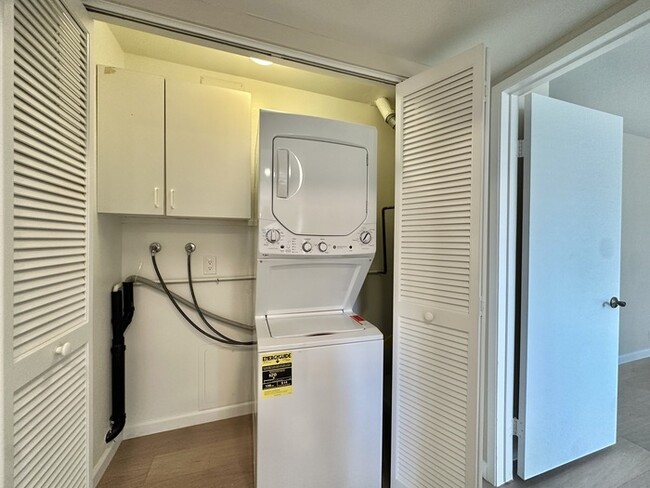 Building Photo - Newly Remodeled 2 Bedroom 2 Bath Near UTC ...