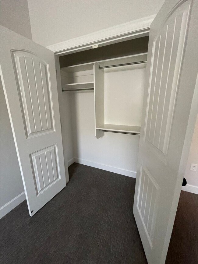 Building Photo - Italian Villages | 3-Bedroom Townhome