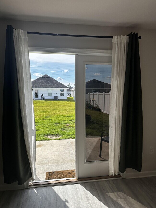 Building Photo - "Spacious 4-Bedroom Gem with 2.5 Baths in Panama City - Perfect Family Home with 1975 Sq Ft!"
