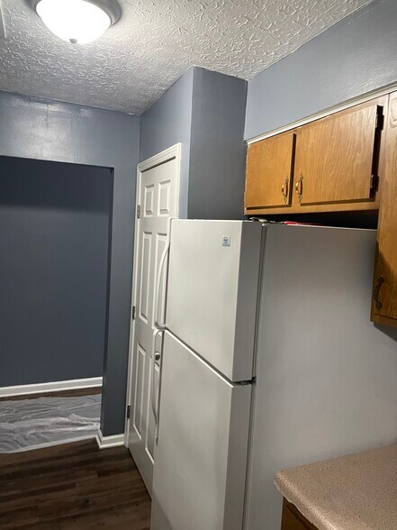 Building Photo - 915 Potter Ave