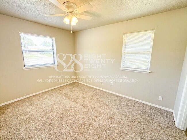 Building Photo - NICE 3 BED/1.5 BATH ON QUIET CUL-DE-SAC IN...