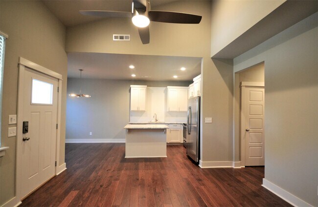 Building Photo - 2007 S Florida Way