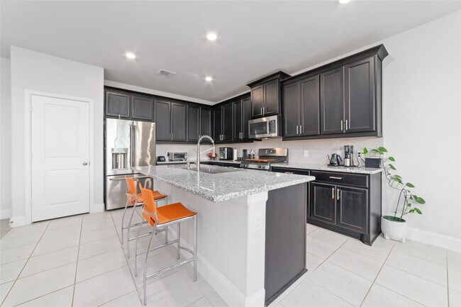 Building Photo - 728 Lake Lacosta Dr