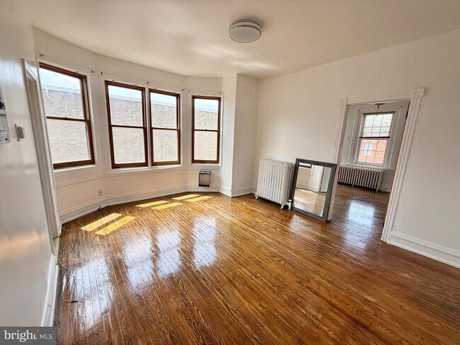 Building Photo - 911 N 42nd St
