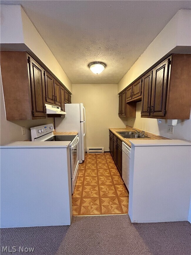 Building Photo - 200 Fernwood Rd