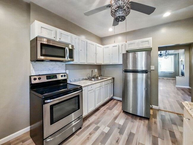 Building Photo - Modern 3BR Porch-Front TH in Allendale – S...