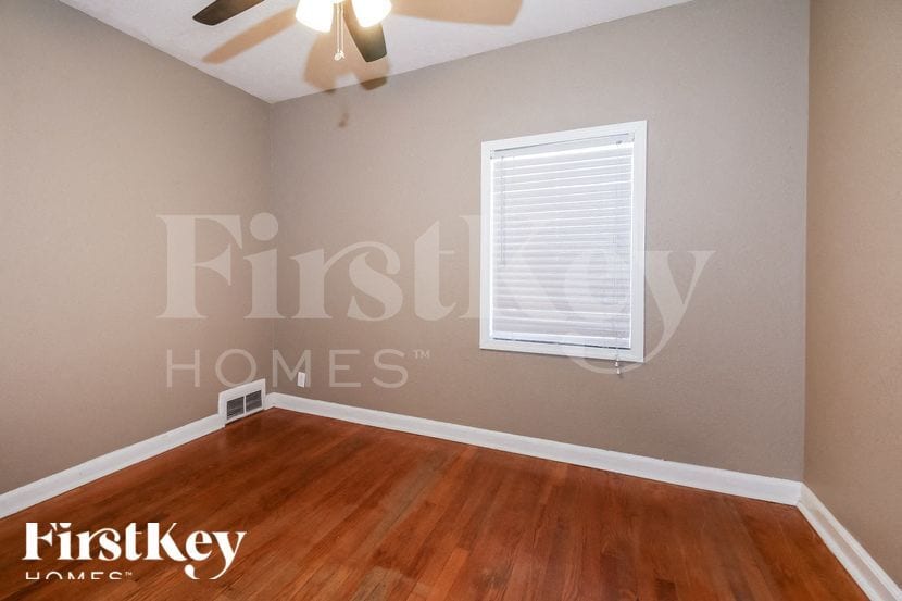 Building Photo - 3106 NE 56th St